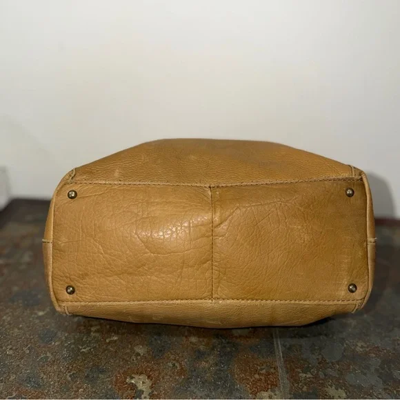 American Leather Co. Austin Triple Entry Bucket Shoulder Bag Women’s - Picture 4 of 8